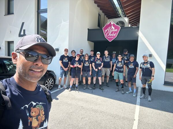 Group picture before the second hiking tour