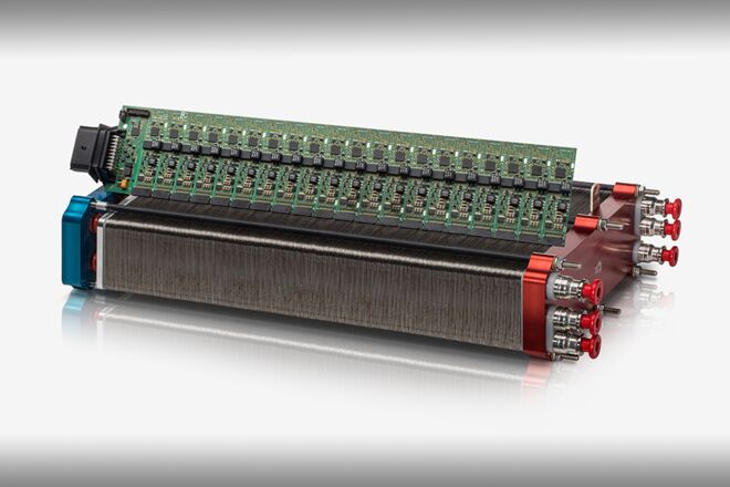 Neues und altes CVM-Modul von SMART TESTSOLUTIONS im Vergleich.